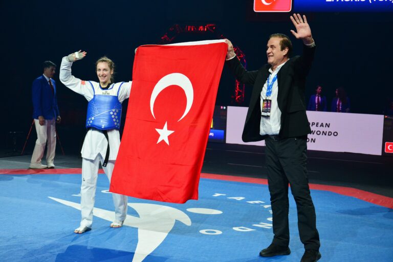 Merve Dinçel ve Zeliha Ağrıs Avrupa Şampiyonu